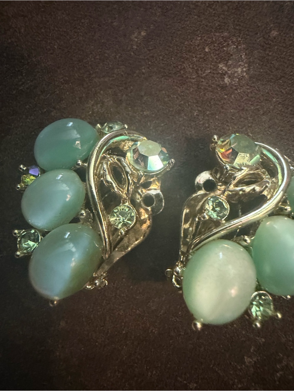 Vintage-Inspired Green Stone Clip-On Earrings - Women Jewelry